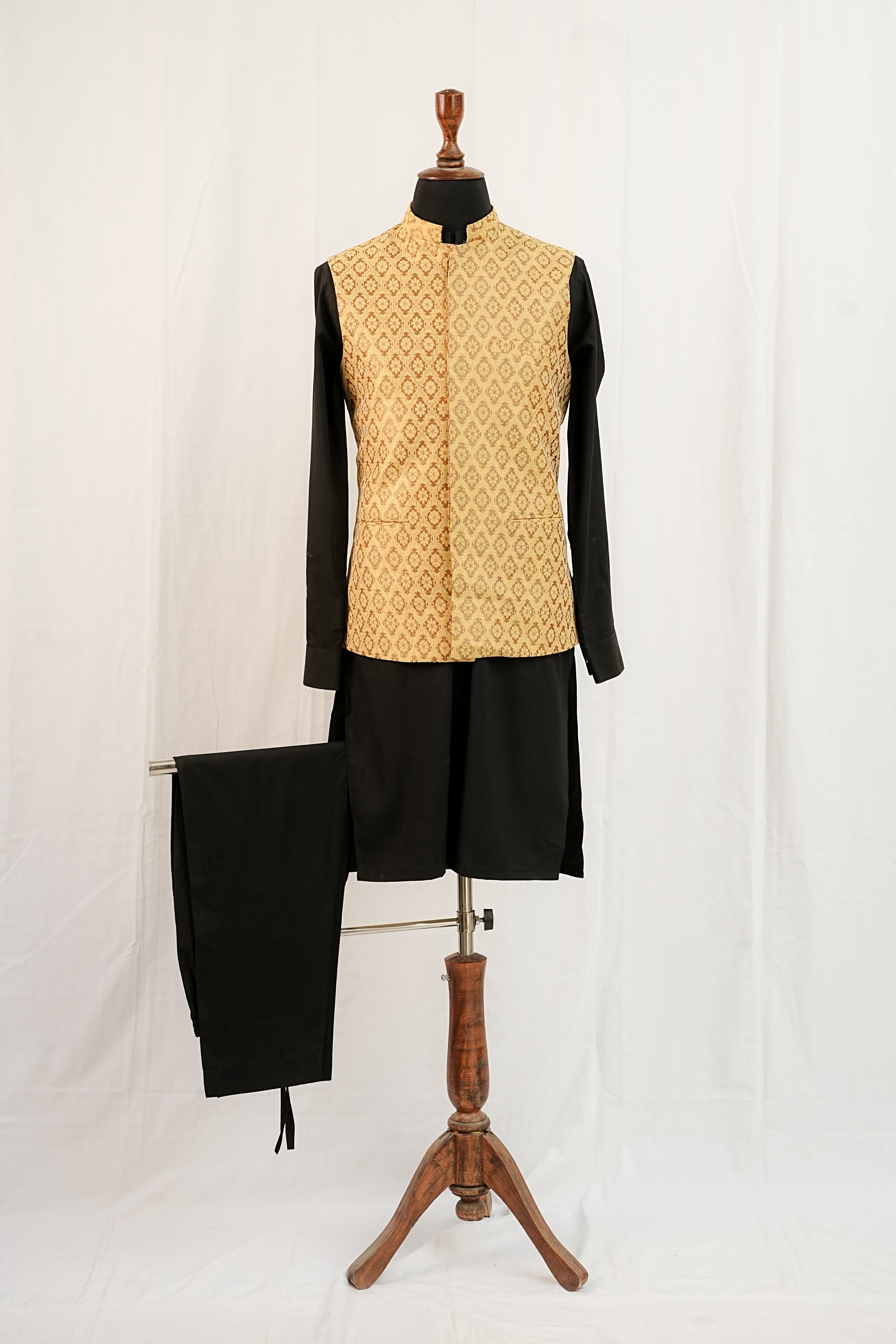 GOLD JAMAWAR WAIST COAT