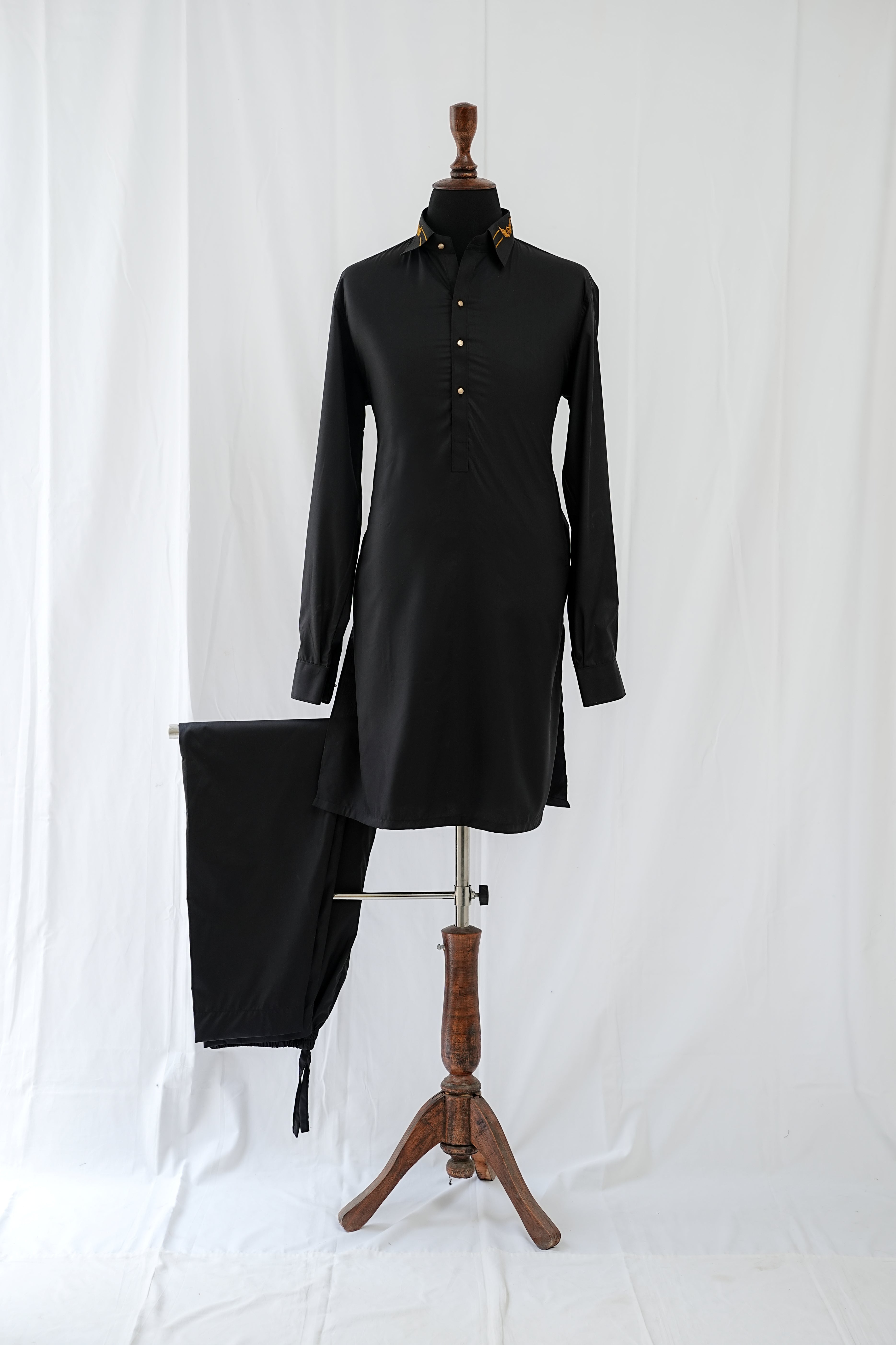 SIGNATURE COLLAR KURTA TROUSER