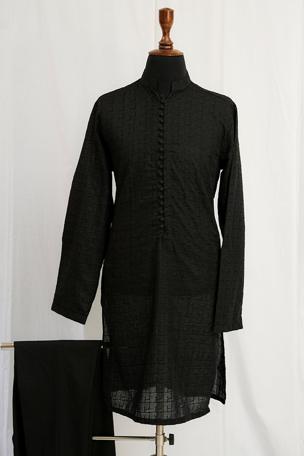 BLACK EMBROIDERED KURTA TROUSER