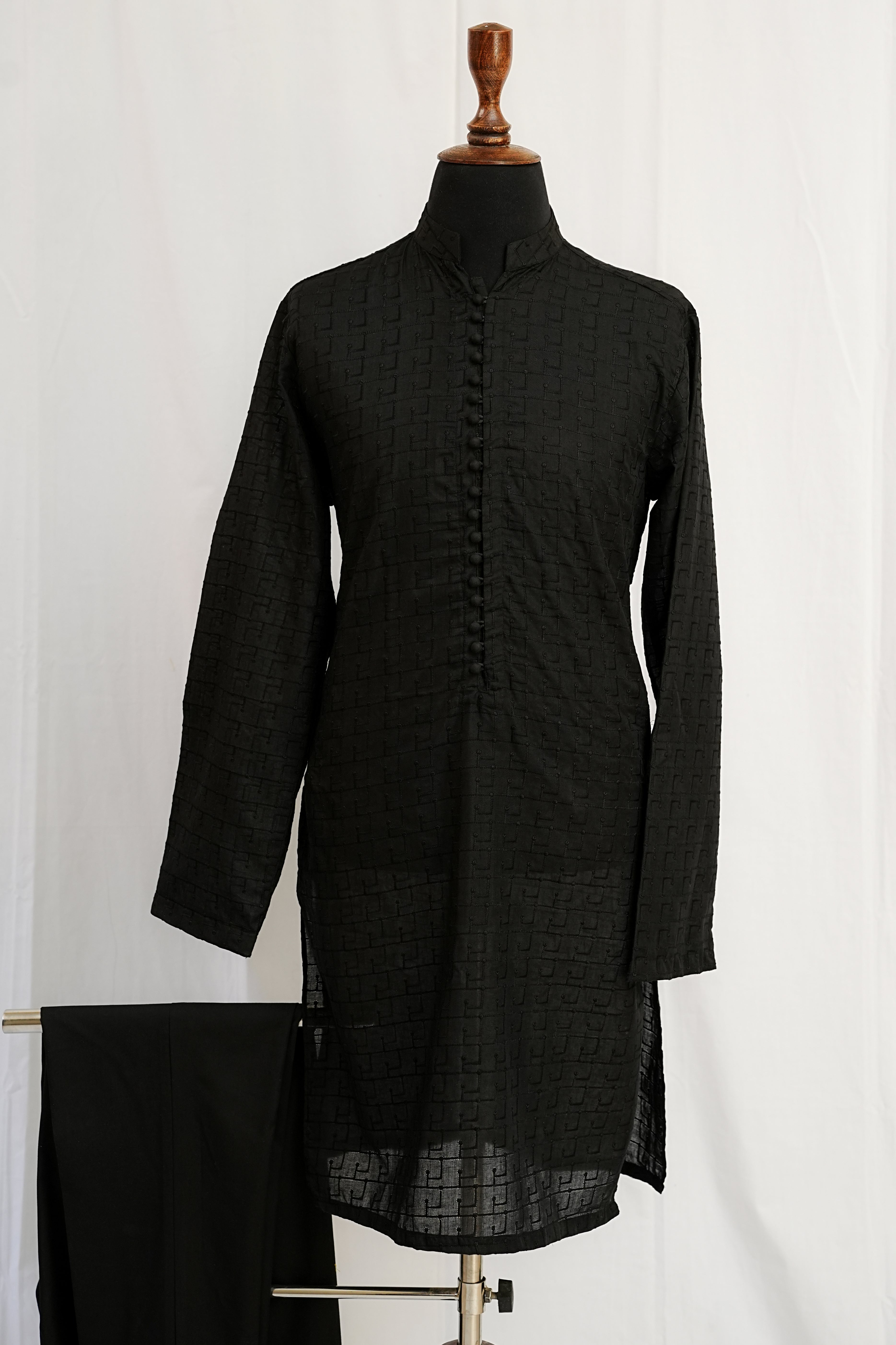 BLACK EMBROIDERED KURTA TROUSER