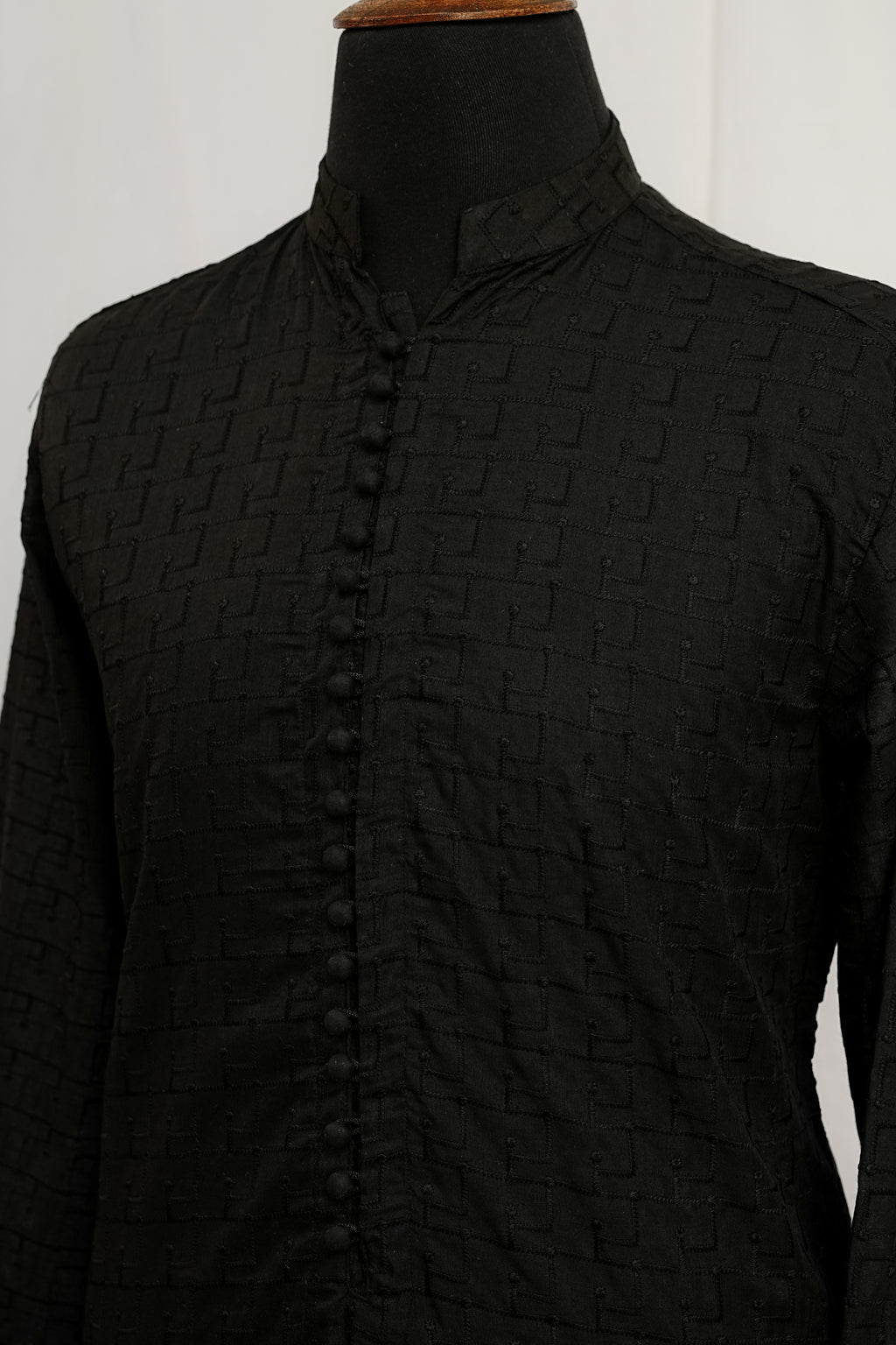 BLACK EMBROIDERED KURTA TROUSER