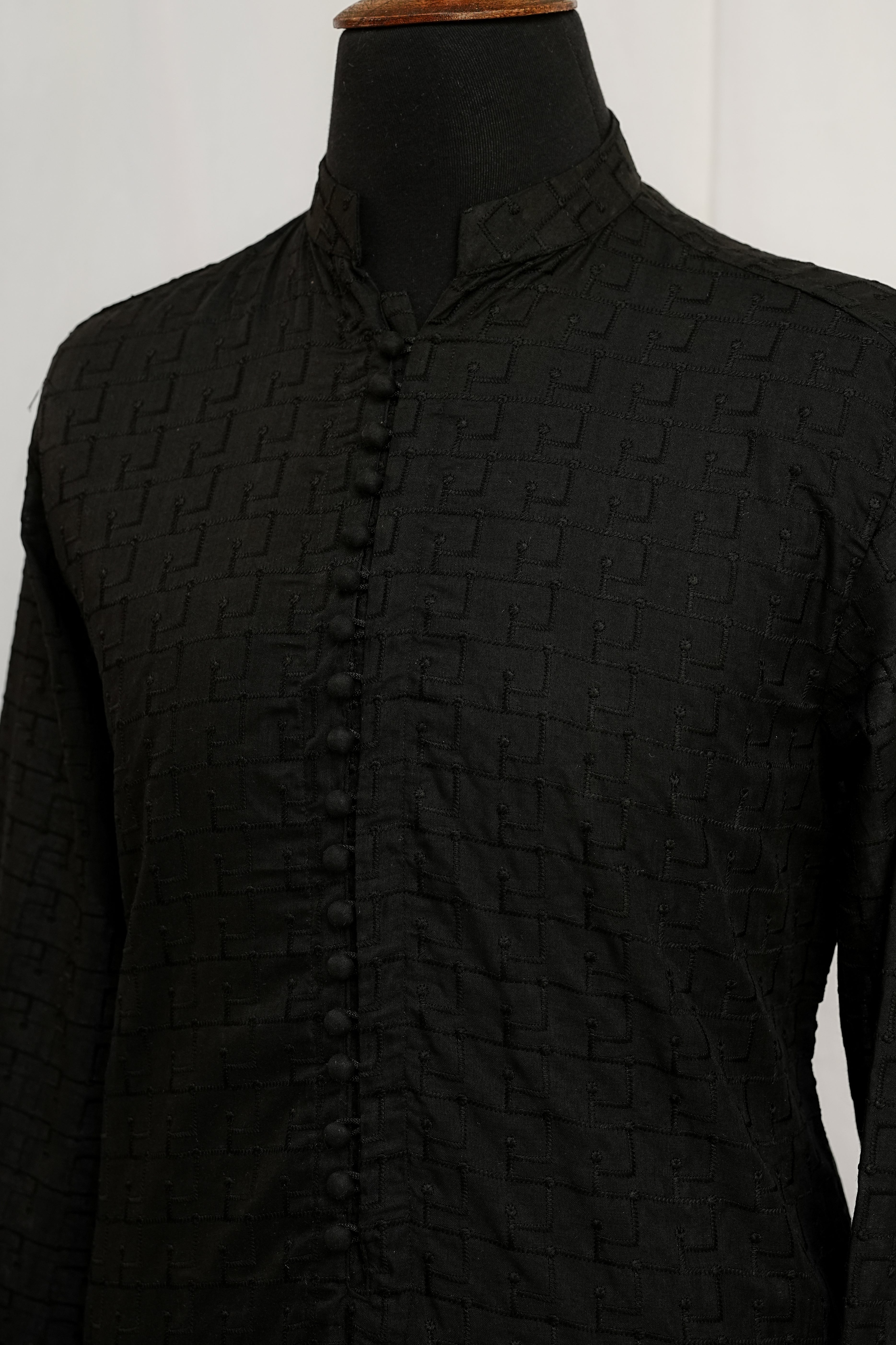 BLACK EMBROIDERED KURTA TROUSER